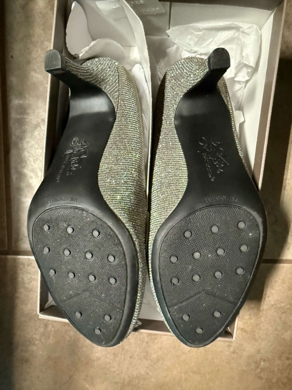 Sparkling Silver Life Stride Women's Kitten Heel Pumps Padded Insoles size 6 1/2 - Picture 10 of 16